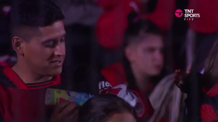 Quién es Daniel Iñiguez, el hincha que le dio la mamadera a su bebé en ...