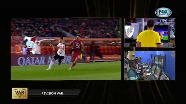 Resultado de imagen para EL VAR EN EL PARTIDO RIVER CONTRA CERRO PORTEÃO
