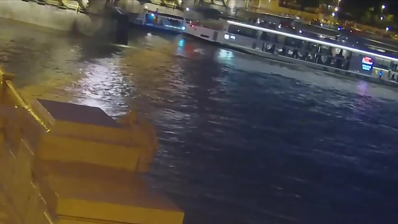 El momento del choque de barcos en el río Danubio 30/05/2019