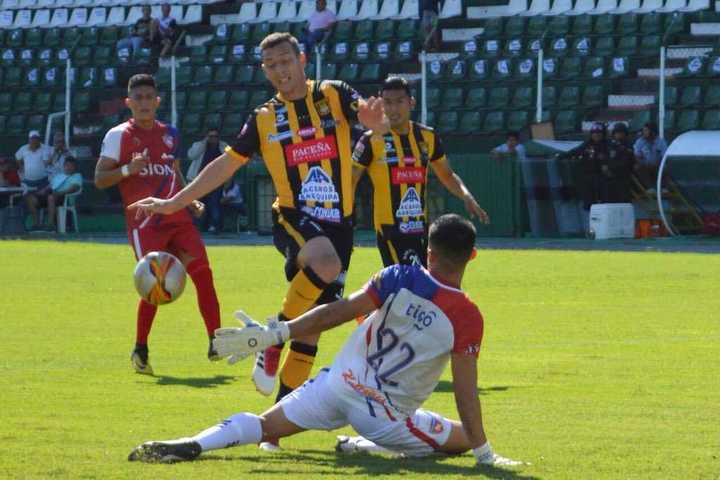 Atlético Tucumán se enfrenta a The Strongest