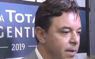 Al Muñeco no le gustó el ole de la gente