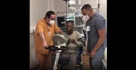 El divertido video de Pelé haciendo bici en el hospital